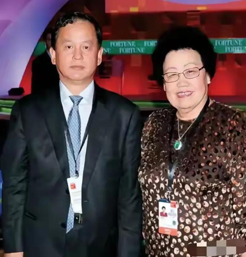 陈丽华长子北大高材生，31岁弃政从商撑起富华470亿商业帝国
说起富华集团的赵勇