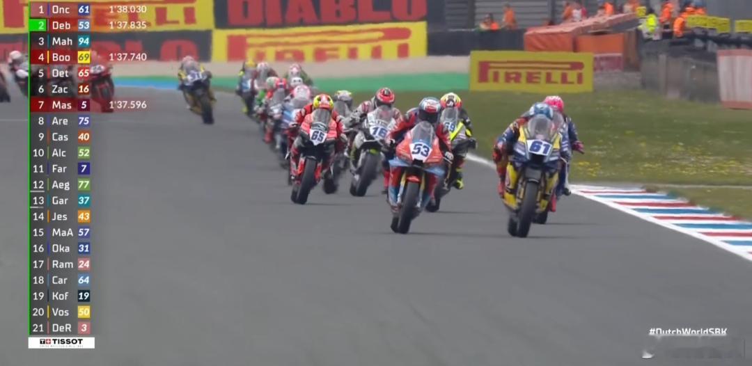 刚刚看了张雪机车最后七圈的比赛，可以看到这辆车是完全有实力每场争冠的，和国外品牌