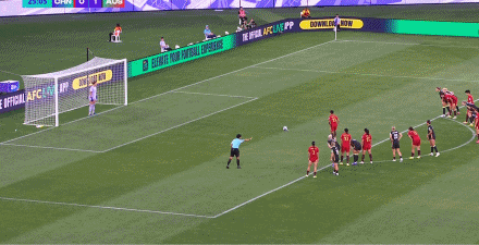 张琳艳扳平比分 上半场第22分钟，张琳艳禁区内造点亲自主罚命中，中国女足1-1澳