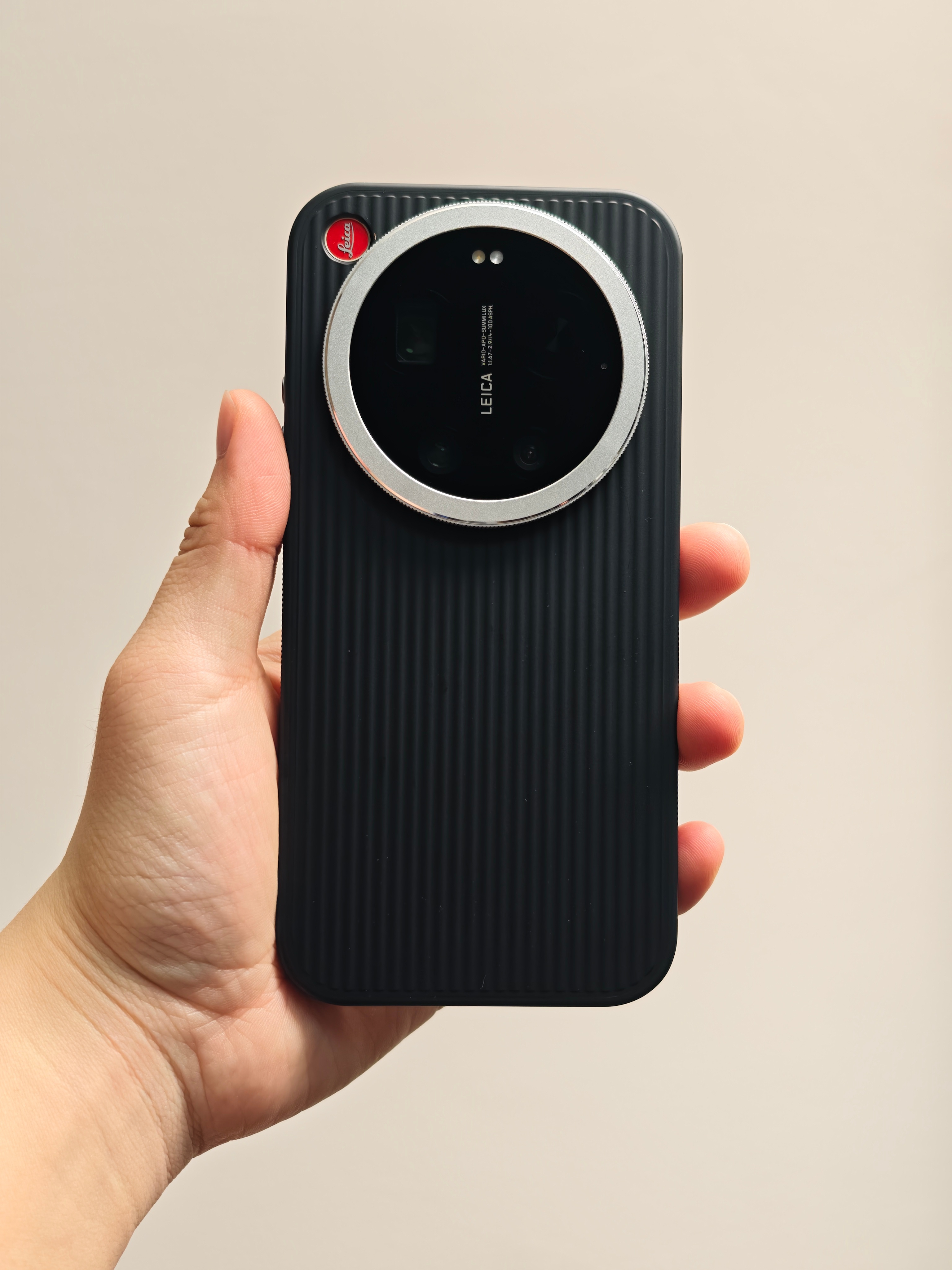 小米17 Ultra 徕卡版 光栅特别版 黑武士“养老壳”，极简的设计、金属质感