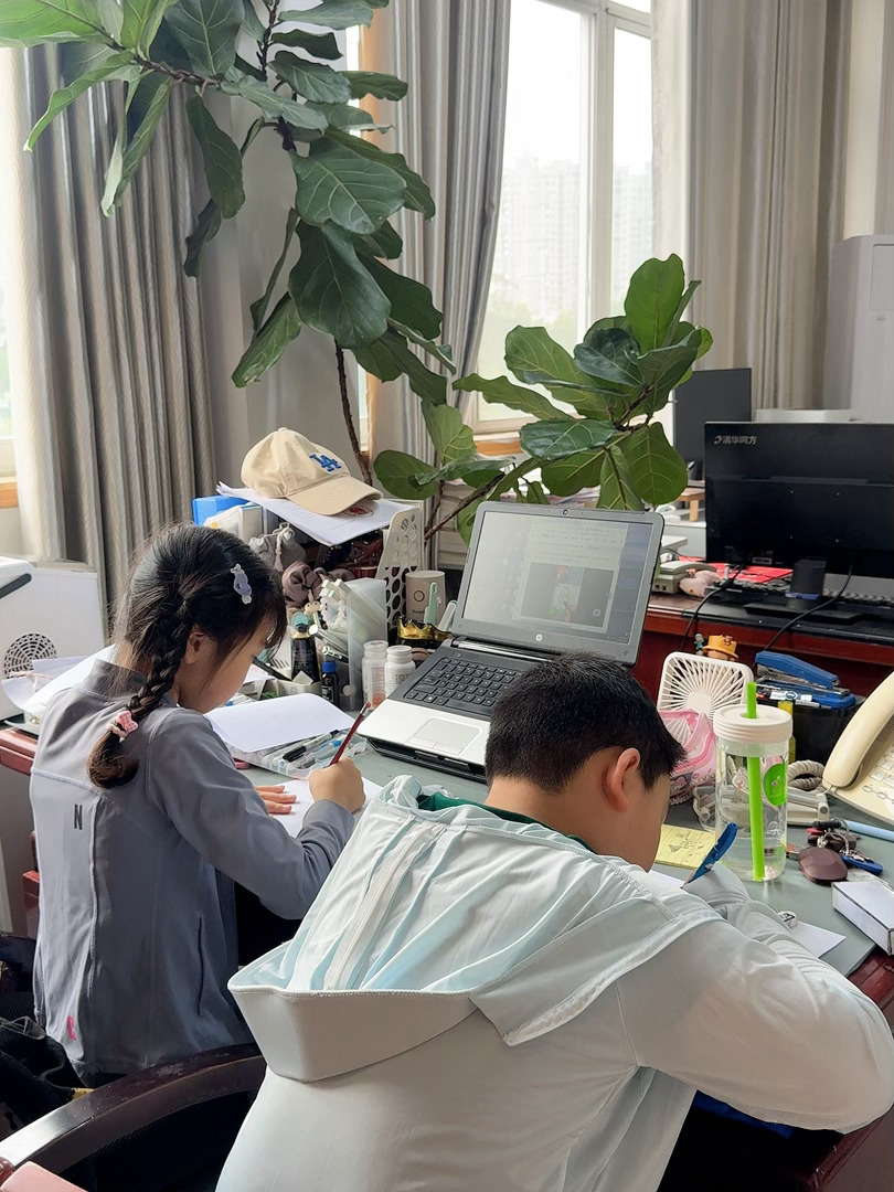 陈姐陪上班两天妈妈上班辛苦的固有认知被彻底打破。