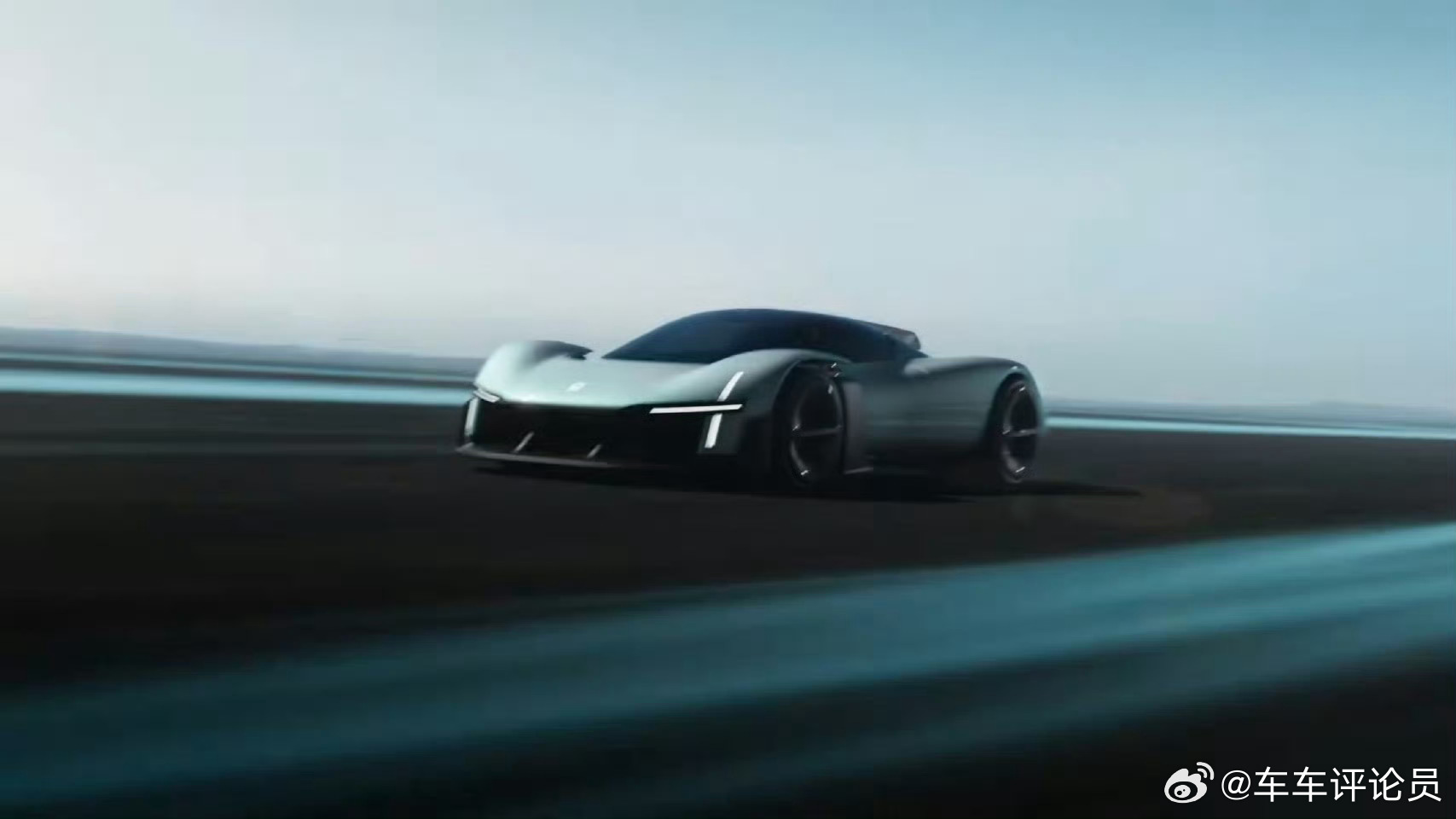 小米超跑亮相该说不说，小米超跑很酷！够前卫，够大胆。中国超跑现在做得越来越像样P