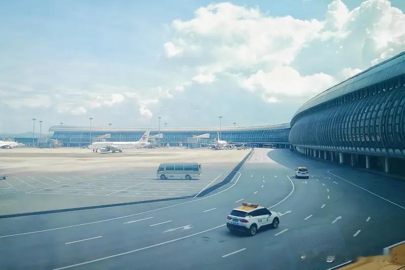 今天一天各种旅行体验都用了，飞机、高铁、地铁、大巴、出租车、步行，这一天真赶时间