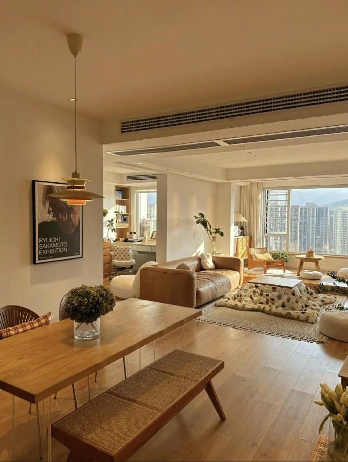 济南楼市在2026年出现小阳春的可能性较大。
2025年，济南楼市就曾迎来过小阳