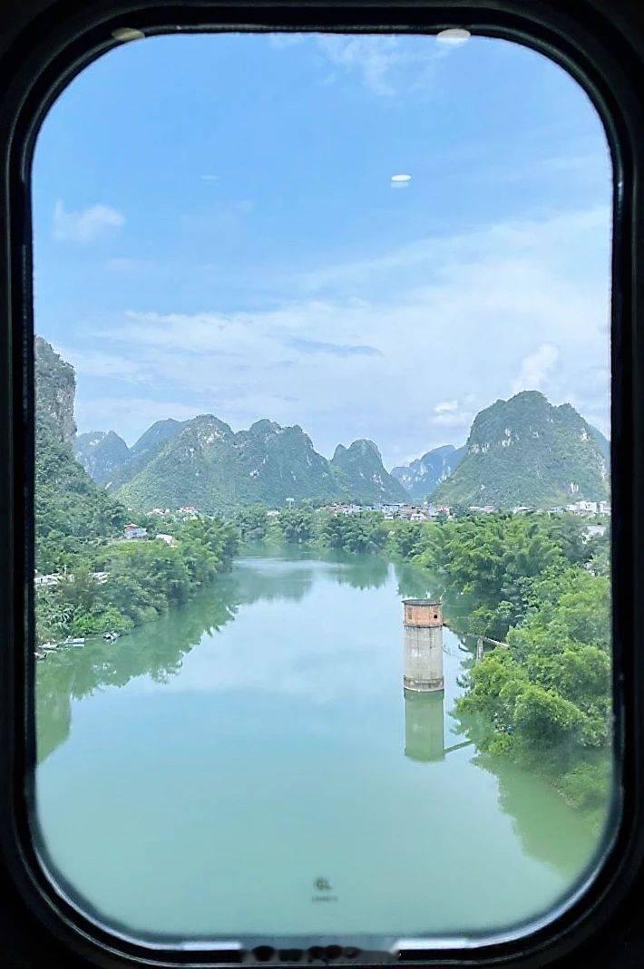 铁路,晚安 但愿我们都能够披荆斩棘，活出自己想要的样子，晚安。 