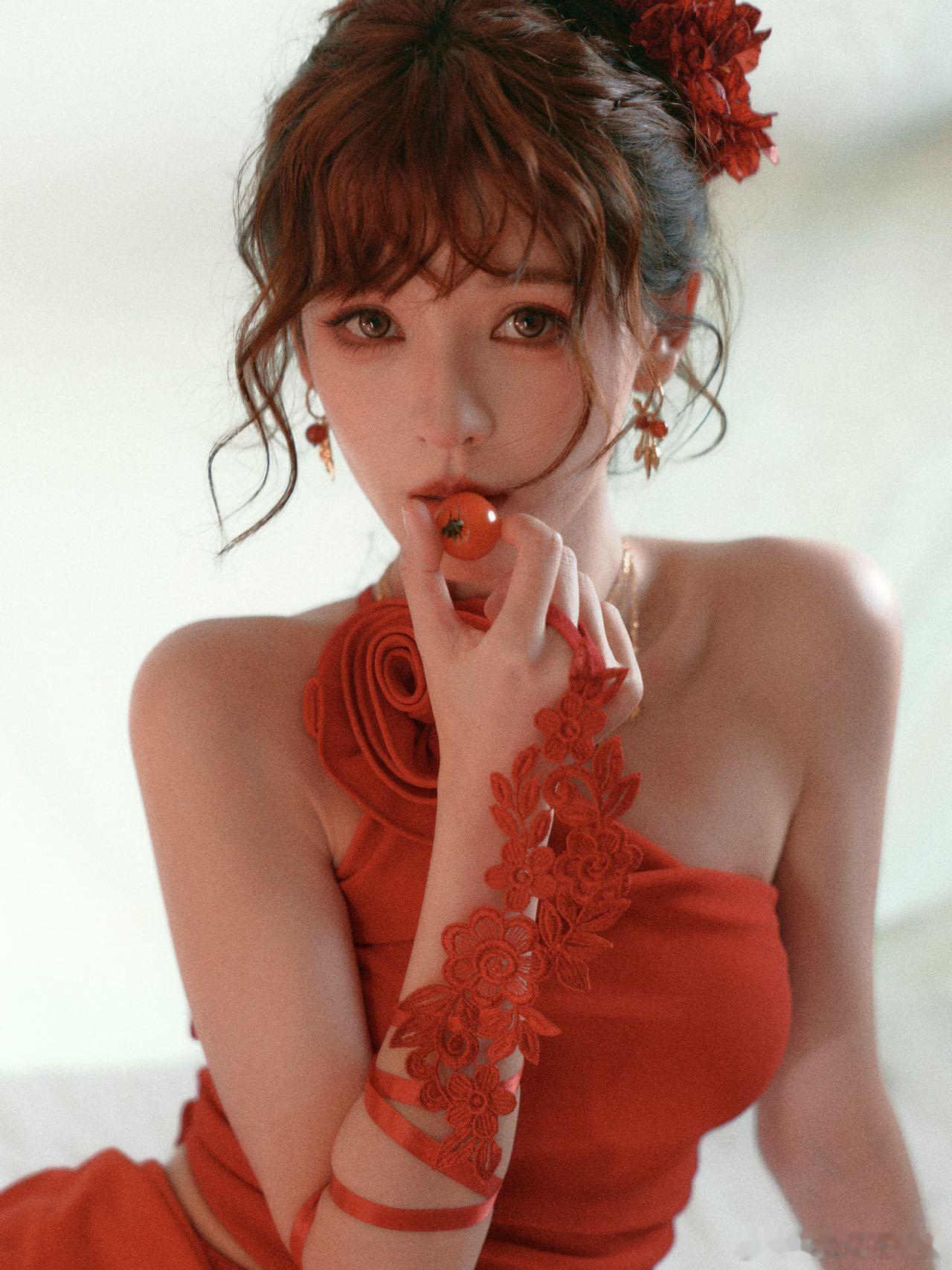 张予曦我们有点太暧昧了 就这个视角，眼神自带那种若有若无的拉扯，暧昧感都快从屏幕