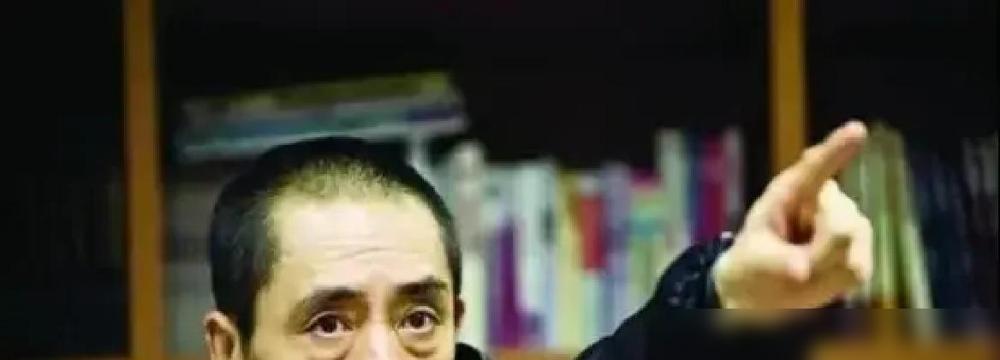 他哥要送他一套房，他死活不要。张艺谋给在临潼的二弟买了套电梯房。

这事儿其实特