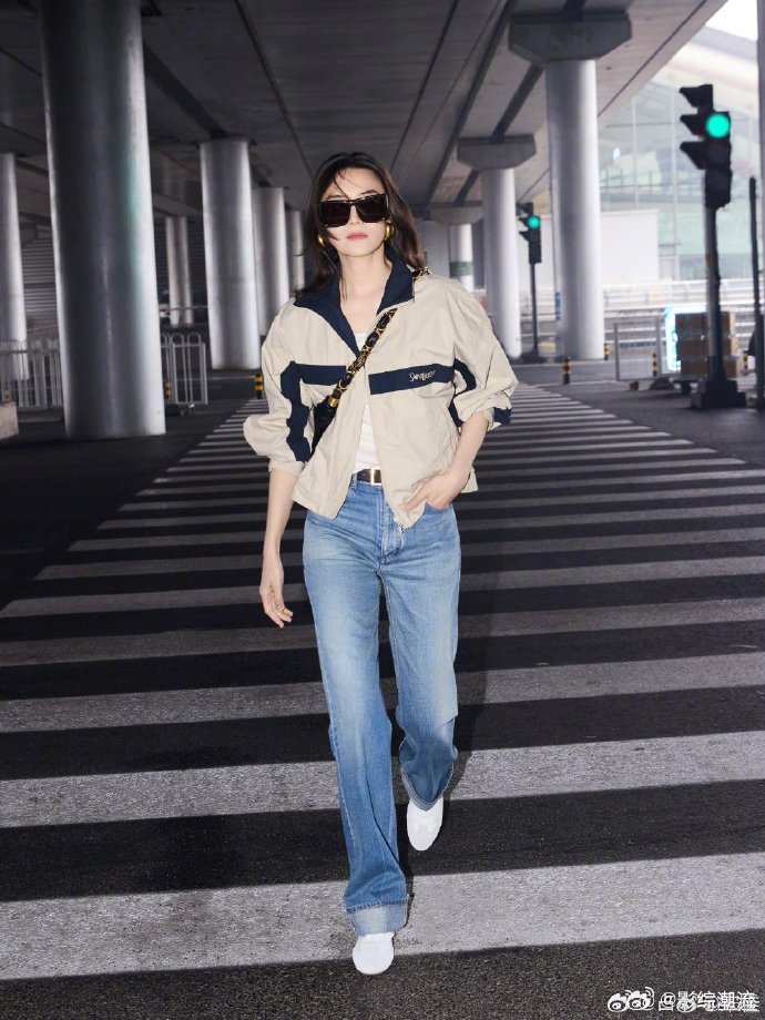 宋佳巴黎时装周出发路透谁懂啊宋佳的出发路透直接戳中审美，简约穿搭衬得整个人气质绝