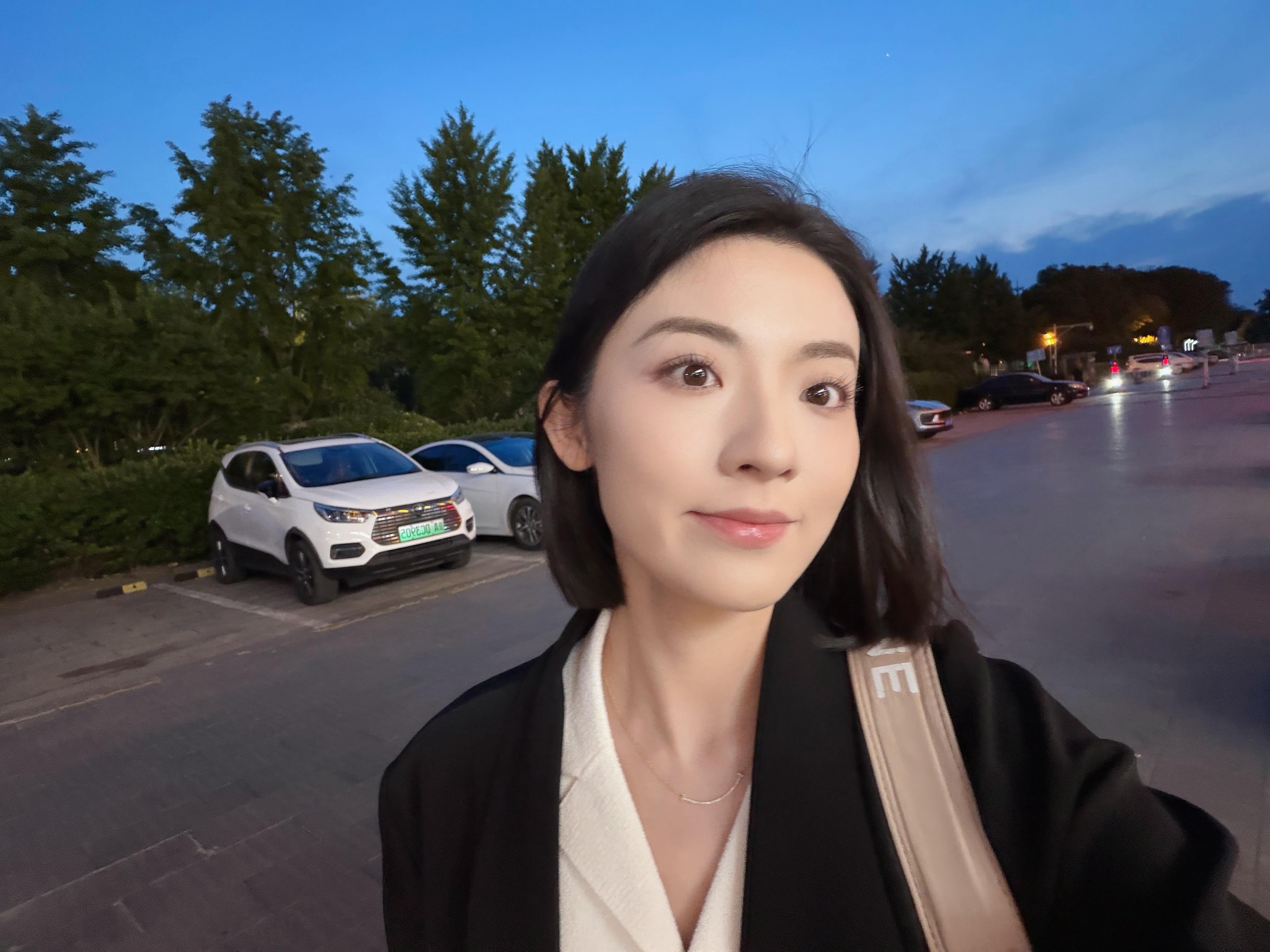 还能再睡不到五个小时！马上睡觉！！晚安