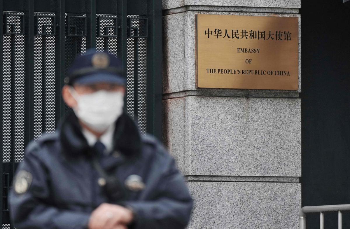 日本军官持刀闯馆，蓄意暴力行为遭右翼美化，狡诈逻辑从未改变

日本右翼的偷袭、欺