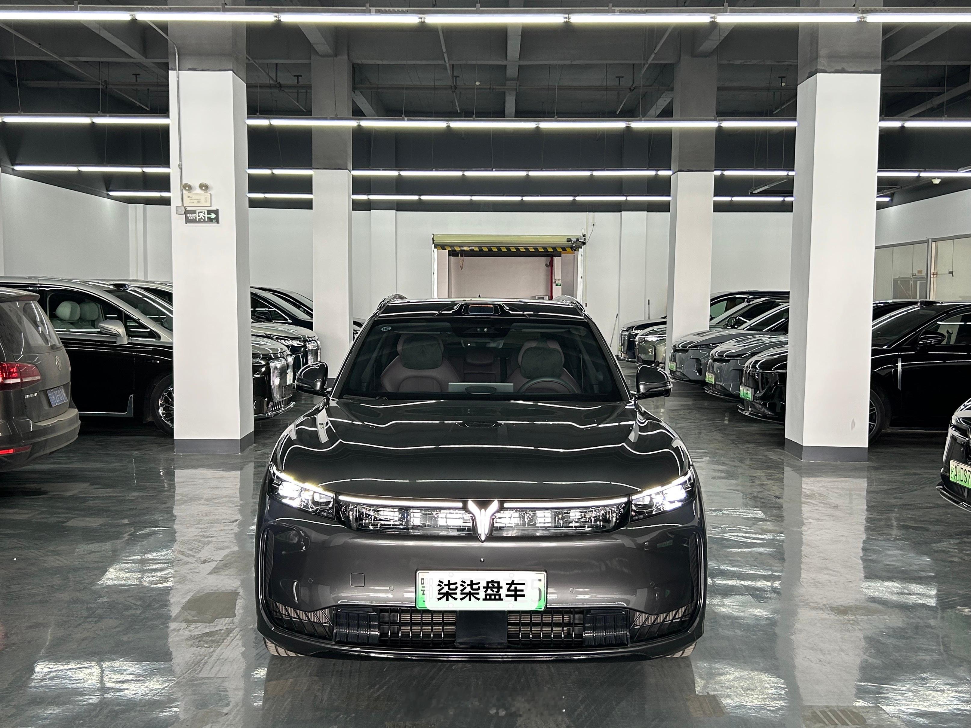 到店25款岚图Free+四驱乾坤版25年上牌，实表仅6700km整车金属面原漆，