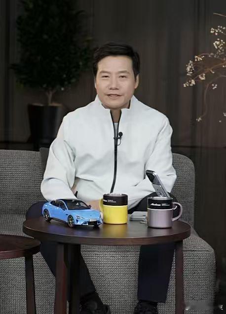 【雷军回应不直播装车】1月7日，在直播中回应不会直播把拆了的车装回去。 雷军表示