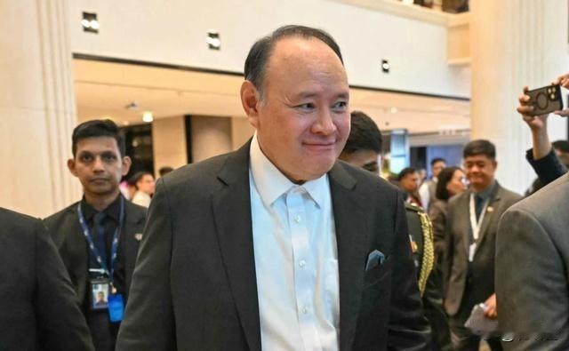 一边靠中国赚钱，一边骂中国，菲律宾防长特奥多罗的操作，简直把“数典忘祖”刻进DN