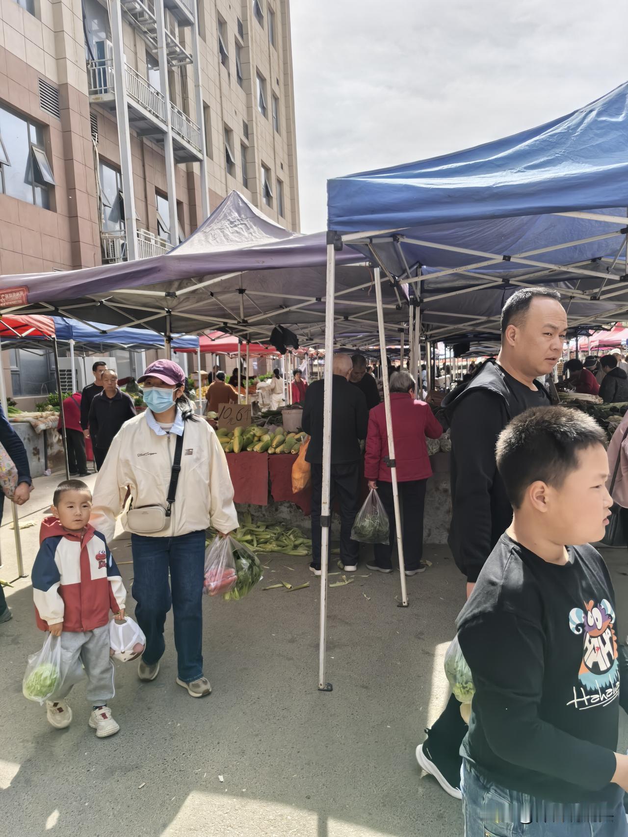 看来，清明节不一定都是去外地游玩，更多的人还是喜欢放松的生活岁月。