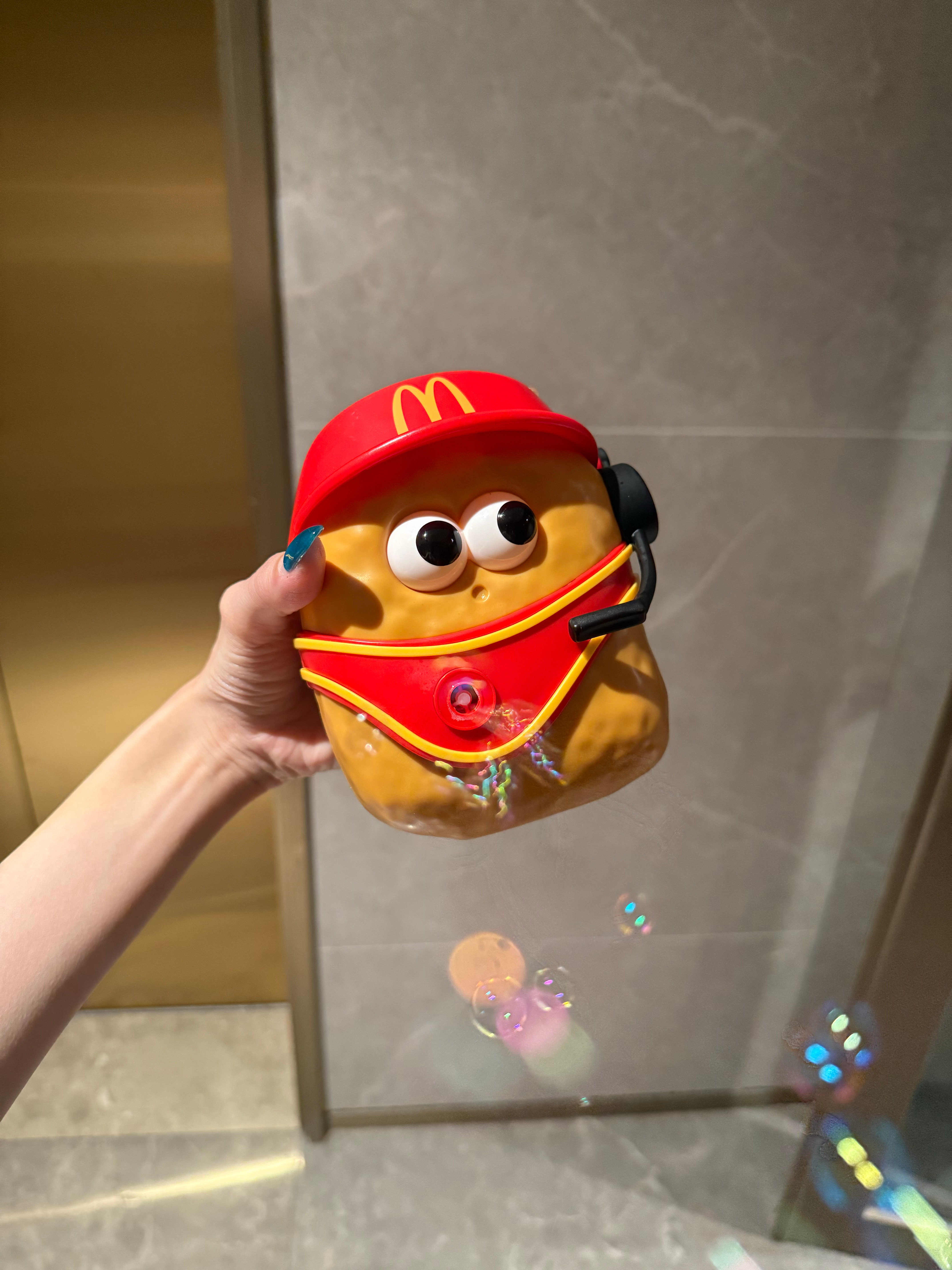 为了给儿子买这个吃了顿麦当劳[太开心][太开心] ​​​