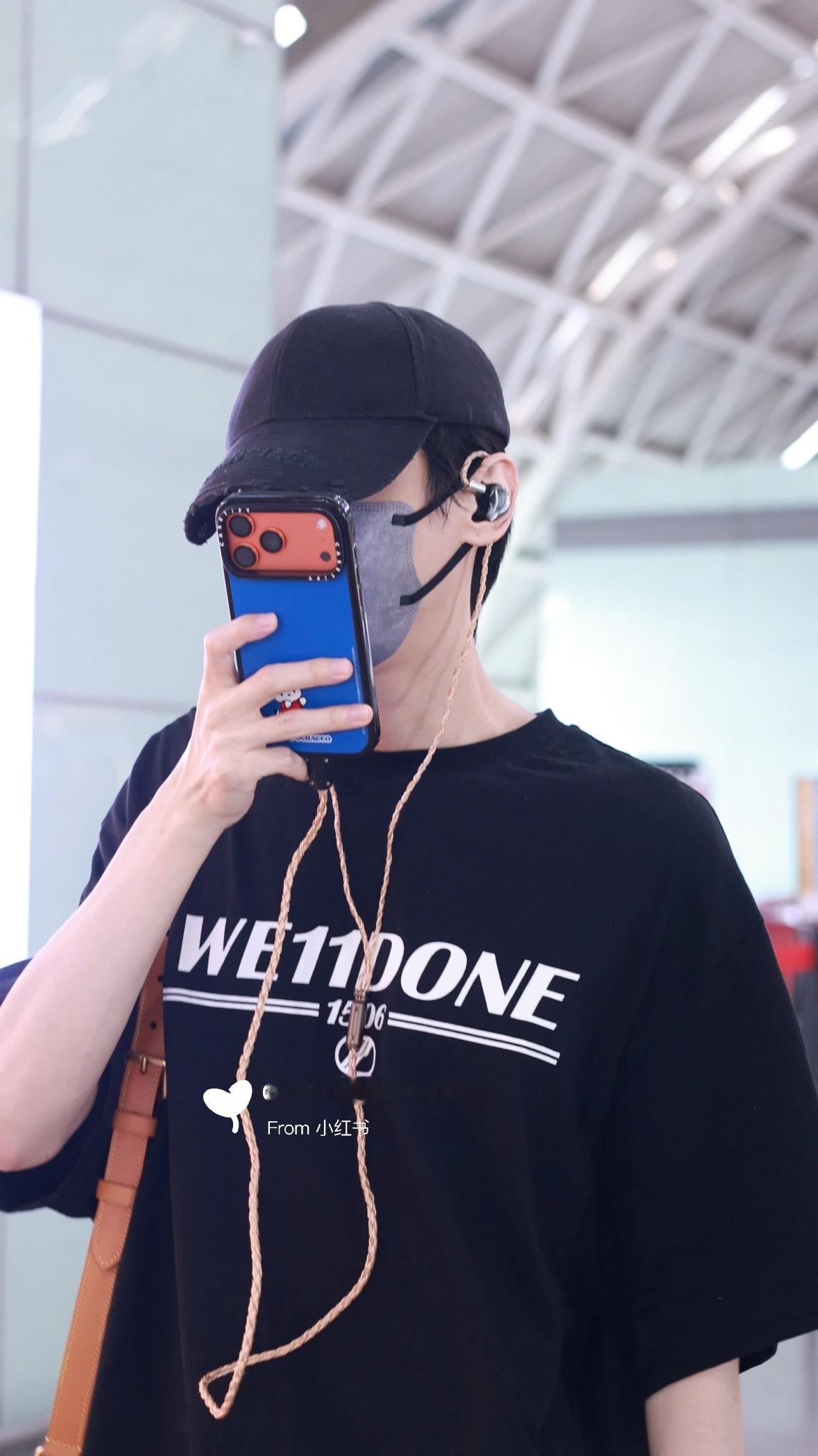 穿的新衣服给我们看哎！！哥哥你最好了罗云熙