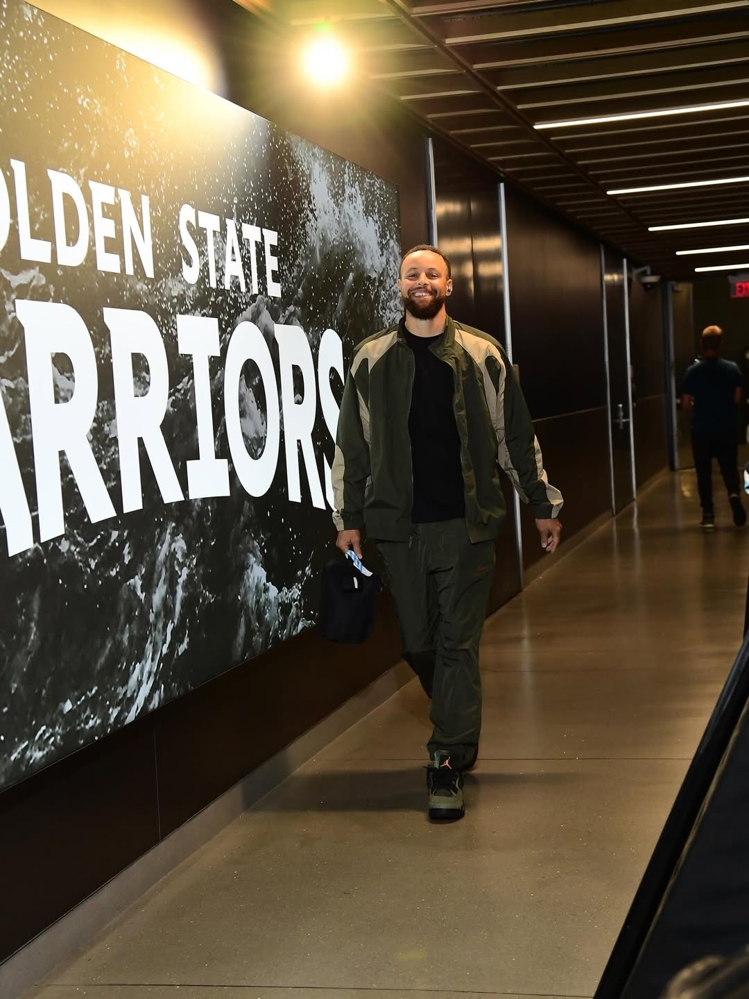 库里INS更新“More Basketball…hallelujah🙌🏽” 