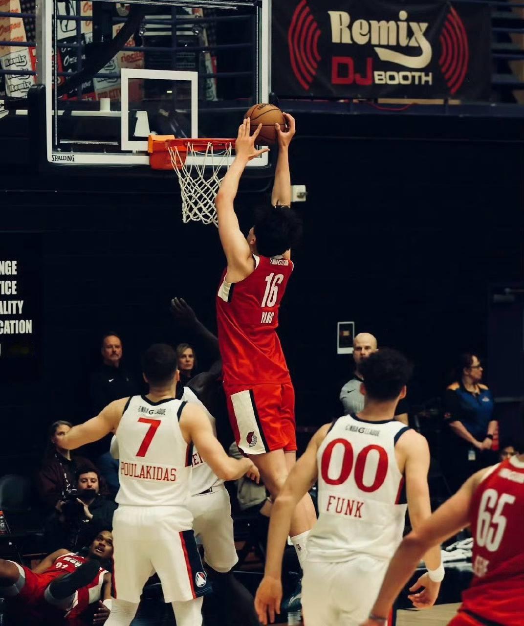 杨瀚森今日对阵圣地亚哥快船队的比赛中缴出：20分（7-14 FG）| 7 篮板|