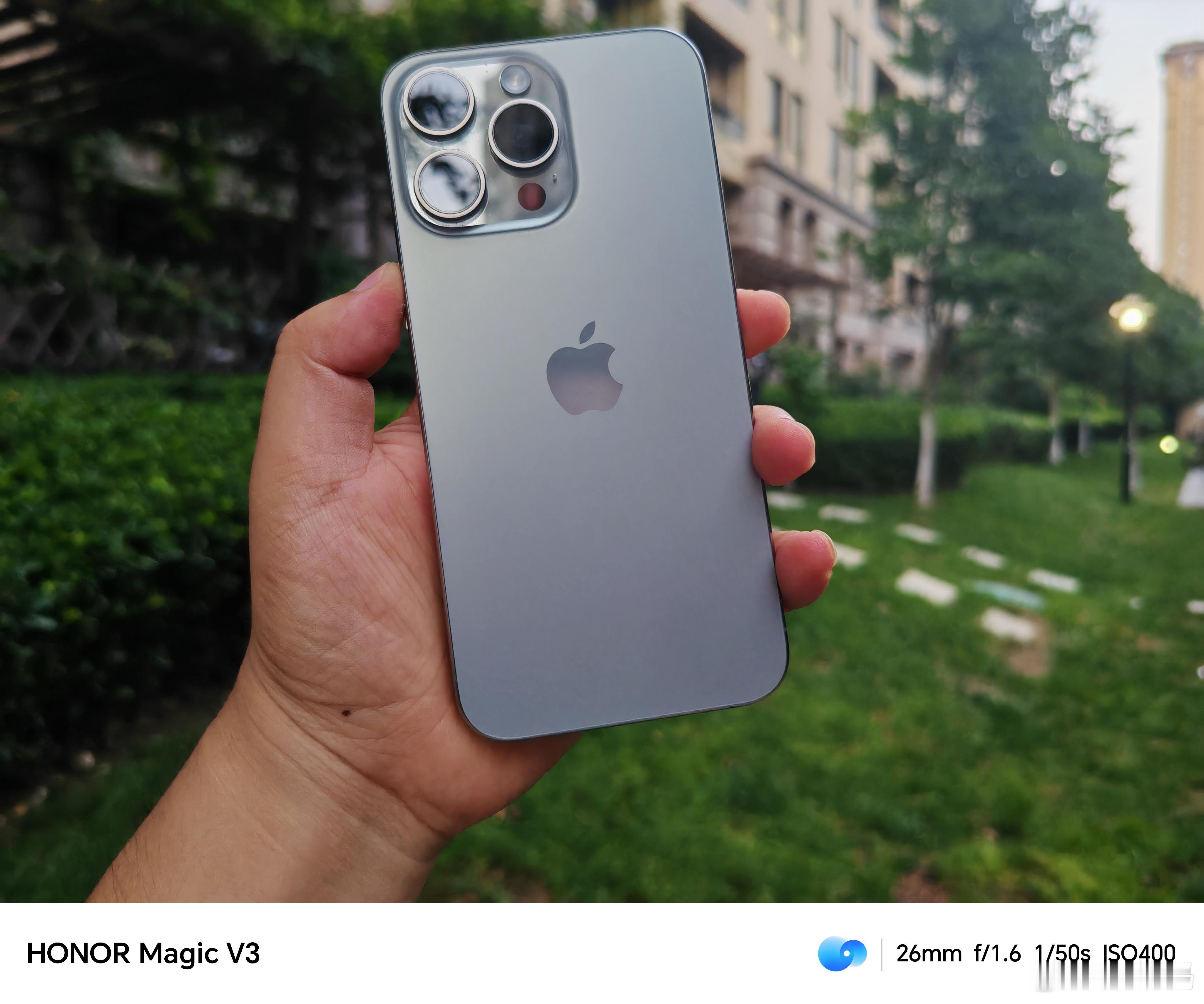 再过一个月，我的这台iPhone15 Pro Max就成老款了，大家帮我想想该怎