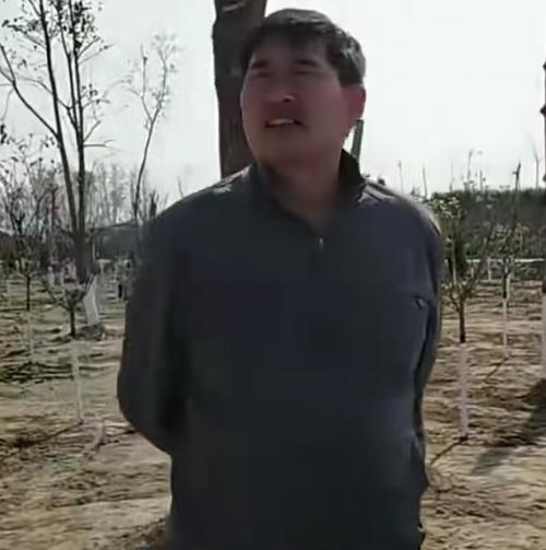 大衣哥受欢迎不是因为他朴实无华的作风很接地气！其实大衣哥受欢迎的主要原因是很多老