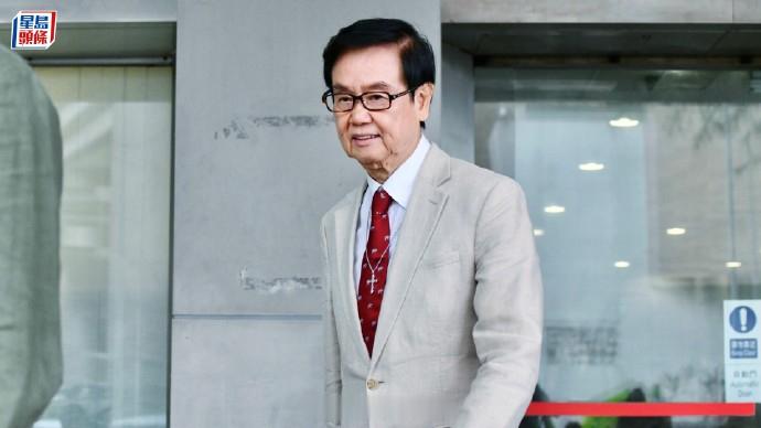 黄百鸣被判刑5个月 现年80岁的香港电影人黄百鸣因内幕交易罪，6月9日于香港西九