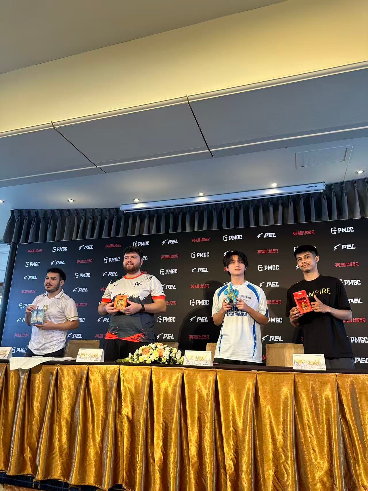 全球总决赛媒体日互送礼物环节2025和平精英全球总决赛2025pel