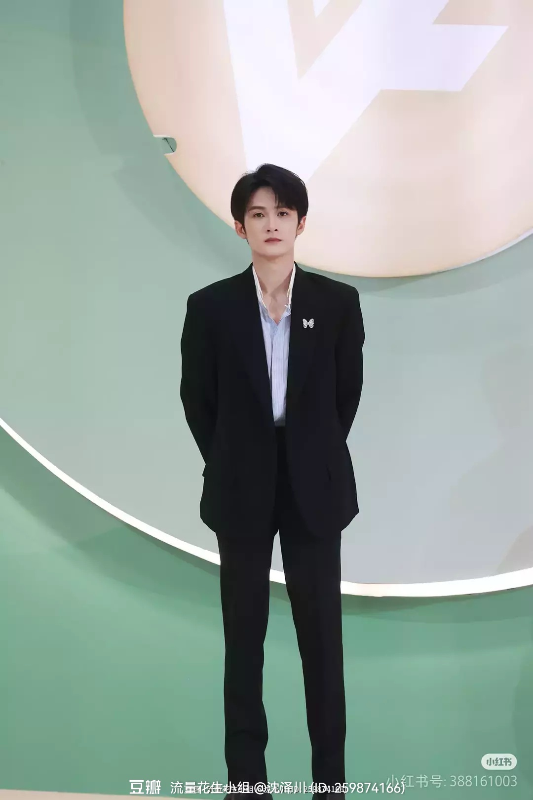 檀健次一天之内大变活人，今晚走的这是酷帅风[彩虹屁] ​​​