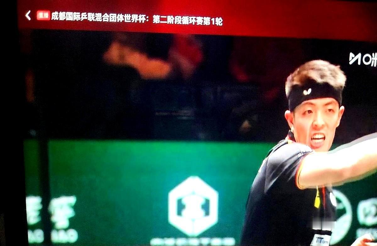 这球看得我拳头都攥出汁儿了！

现在网上吵翻了，有人说邱党和安东是“乒乓球界的拼