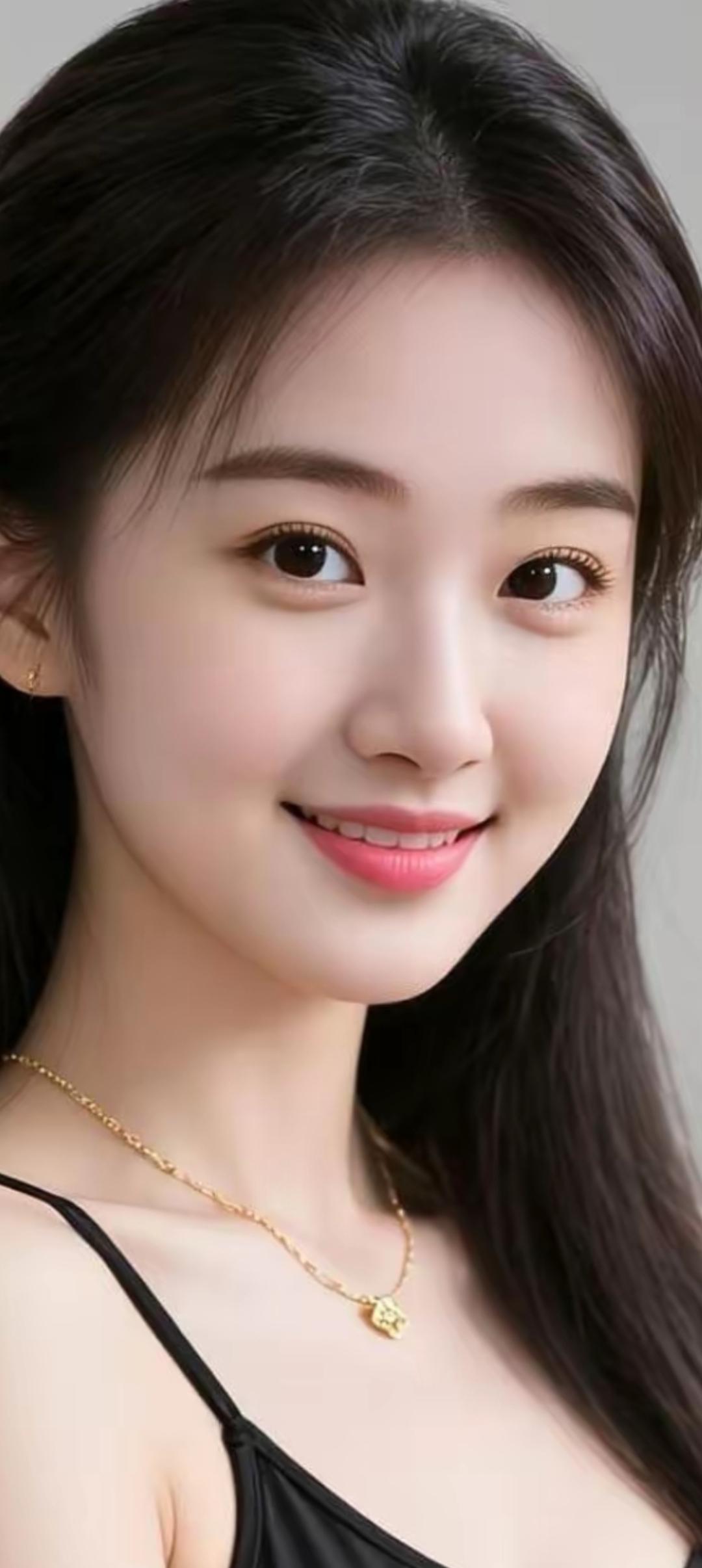 甜美笑容，金项链点缀，少女心满满！😊✨