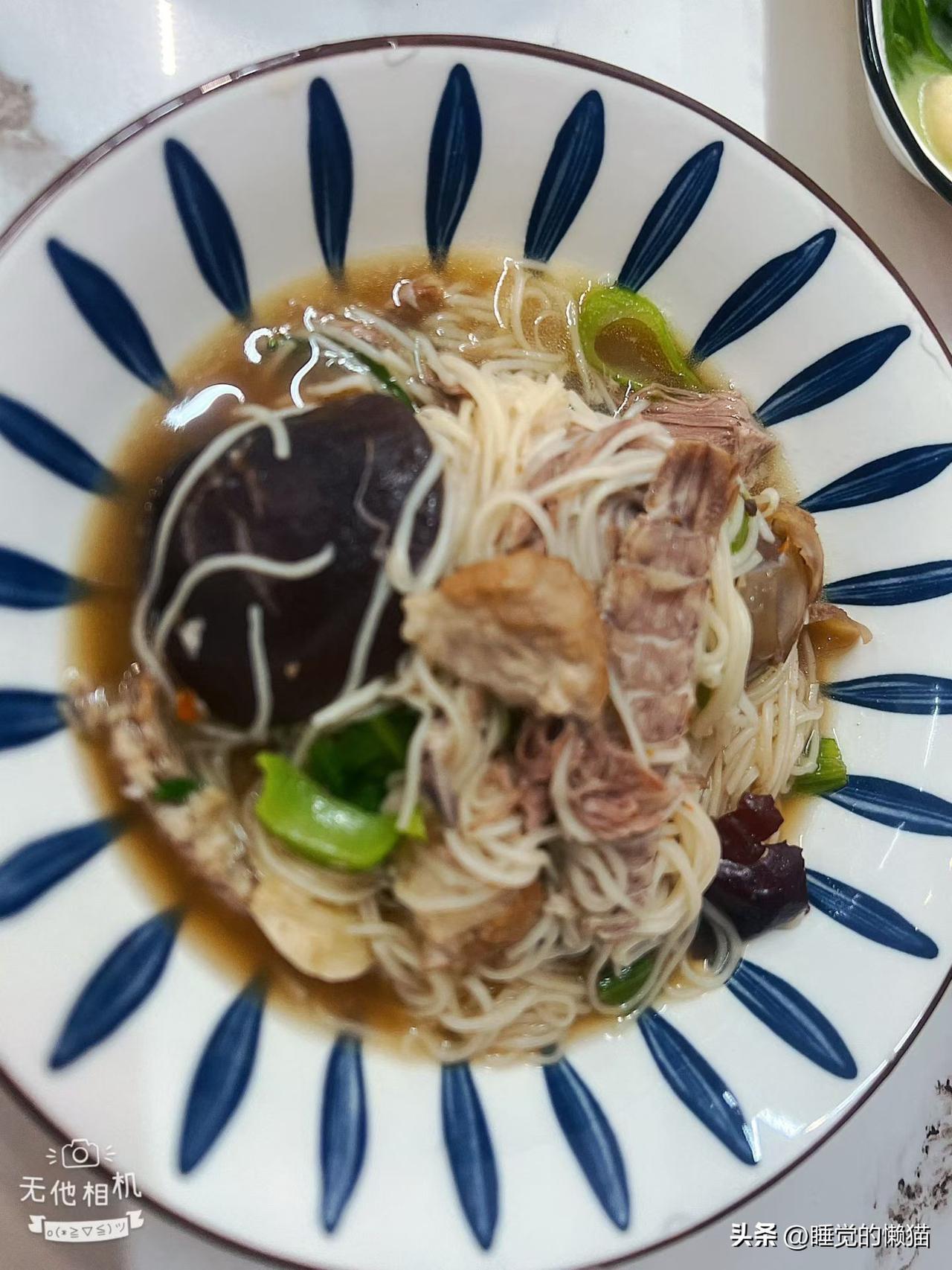 网上那些声称外国妹子想找中国小伙的文章，十有八九是为博流量瞎编乱造的，就如同魔术