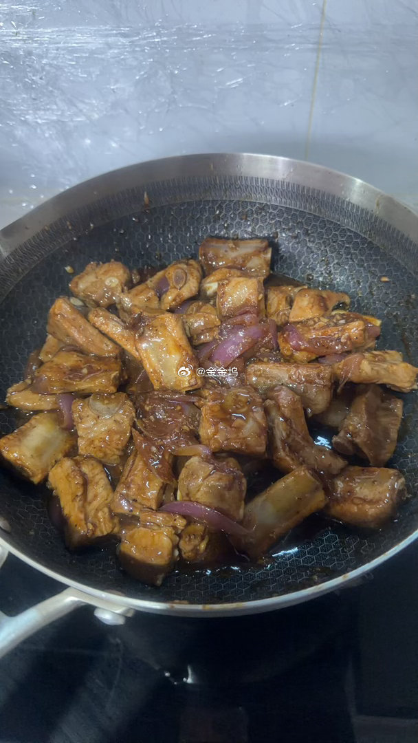 工作后才明白爸妈为什么买熟菜回家我现在工作日晚上高压锅炖肉可以吃几天，周末睡醒了
