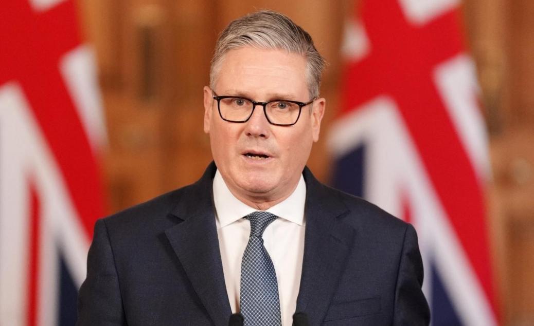 3 月 2 日，英国首相斯塔默被伊朗狠狠教训了一顿，伊朗的无人机直接轰炸英国空军