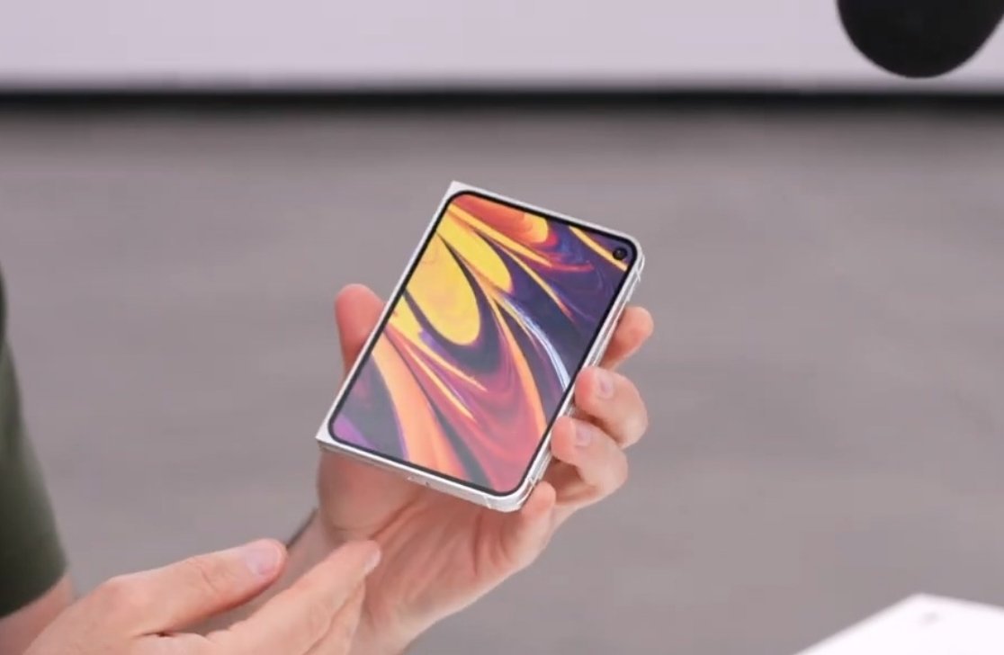 iPhoneUltra正面首次曝光正面就这样了，比较好奇苹果都做大屏手机，这下系