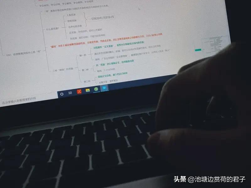 你会用哪四个字总结今天? 今天我想用“有苦有甜”来总结。早上出门就堵车，到公司一