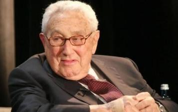 最近基辛格早年的预言又被翻了出来，老爷子当年就说，俄乌打下去，最先耗干的不是俄罗