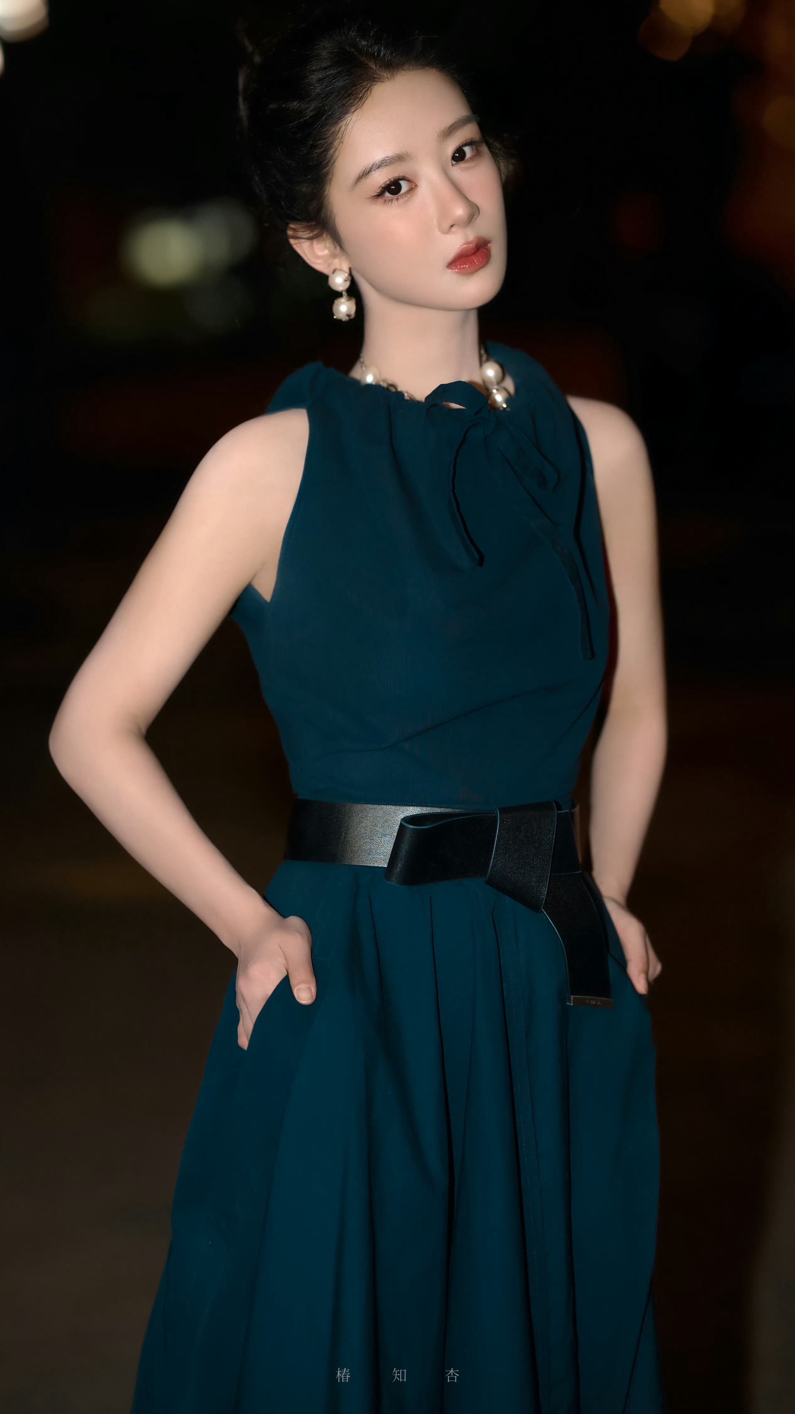 杨紫像是来谈几十亿的大生意的我们事业型大女主就是这样slay全场