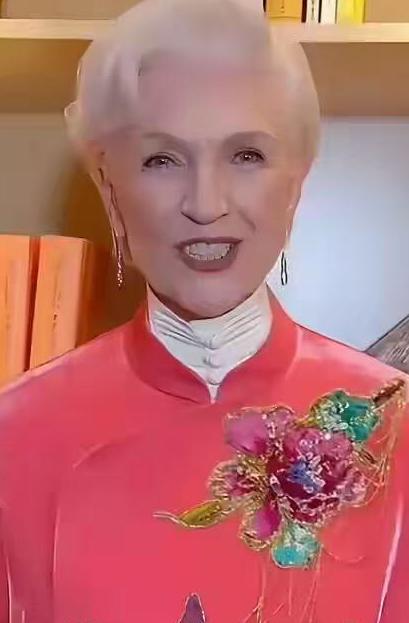 突发！世界首富马斯克的母亲梅耶，在社交媒体上公然表态：中国在公路、隧道、建筑、基