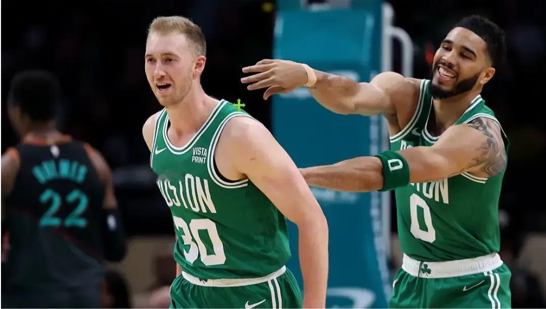 凯尔特人找到自己的海沃德，豪瑟投进10个三分球，得到30分。
第一，布朗，怀特和