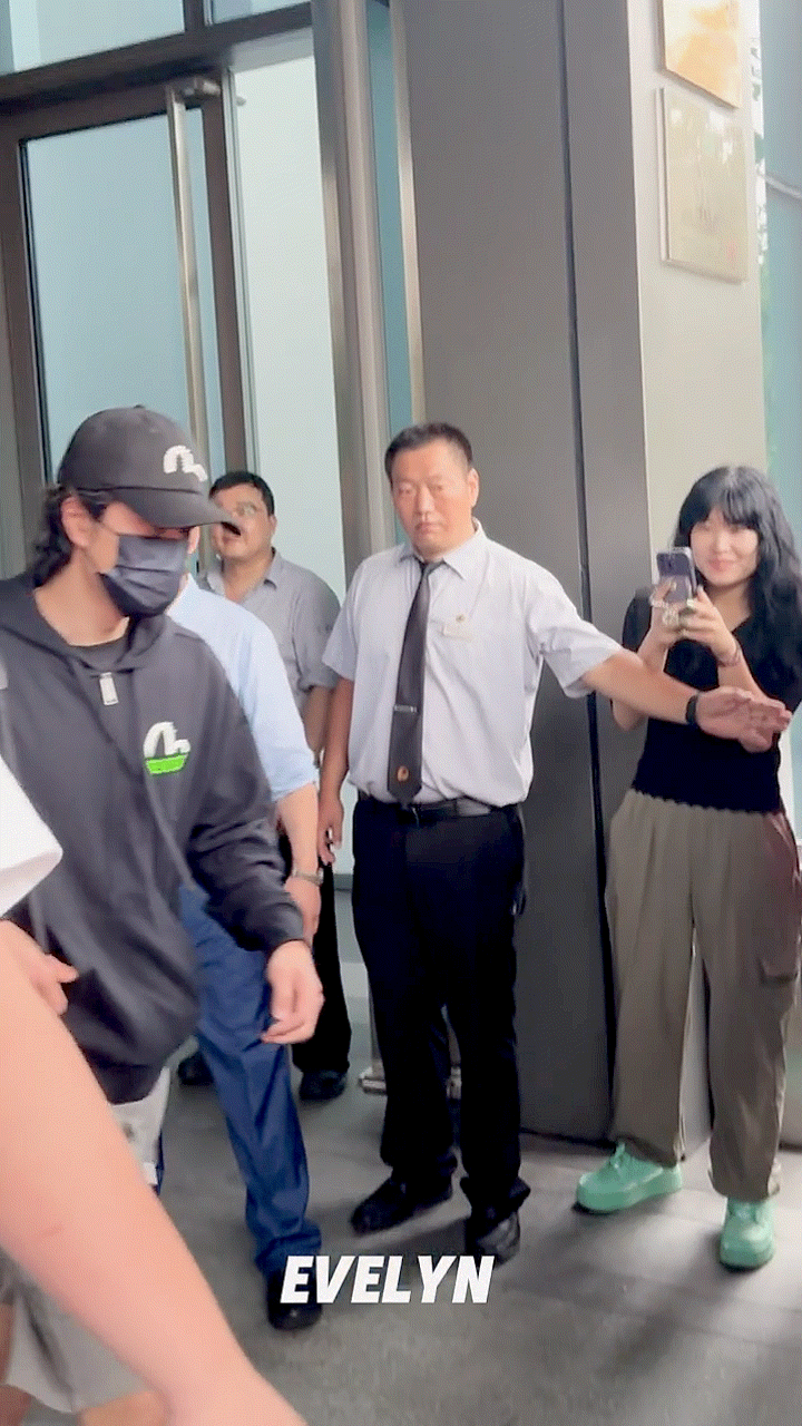 嗯大概就是想吸一下 ​​​