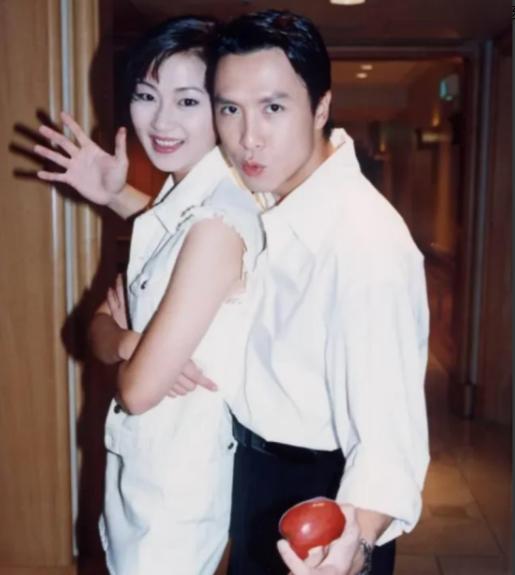 1994年，梁静慈和甄子丹离婚后没多久，发现自己怀孕了。她执意生下来，并且提出复