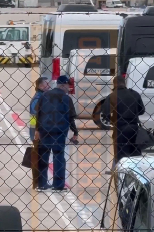 姆巴佩已抵达马德里机场，准备参加今天下午的训练。皇马