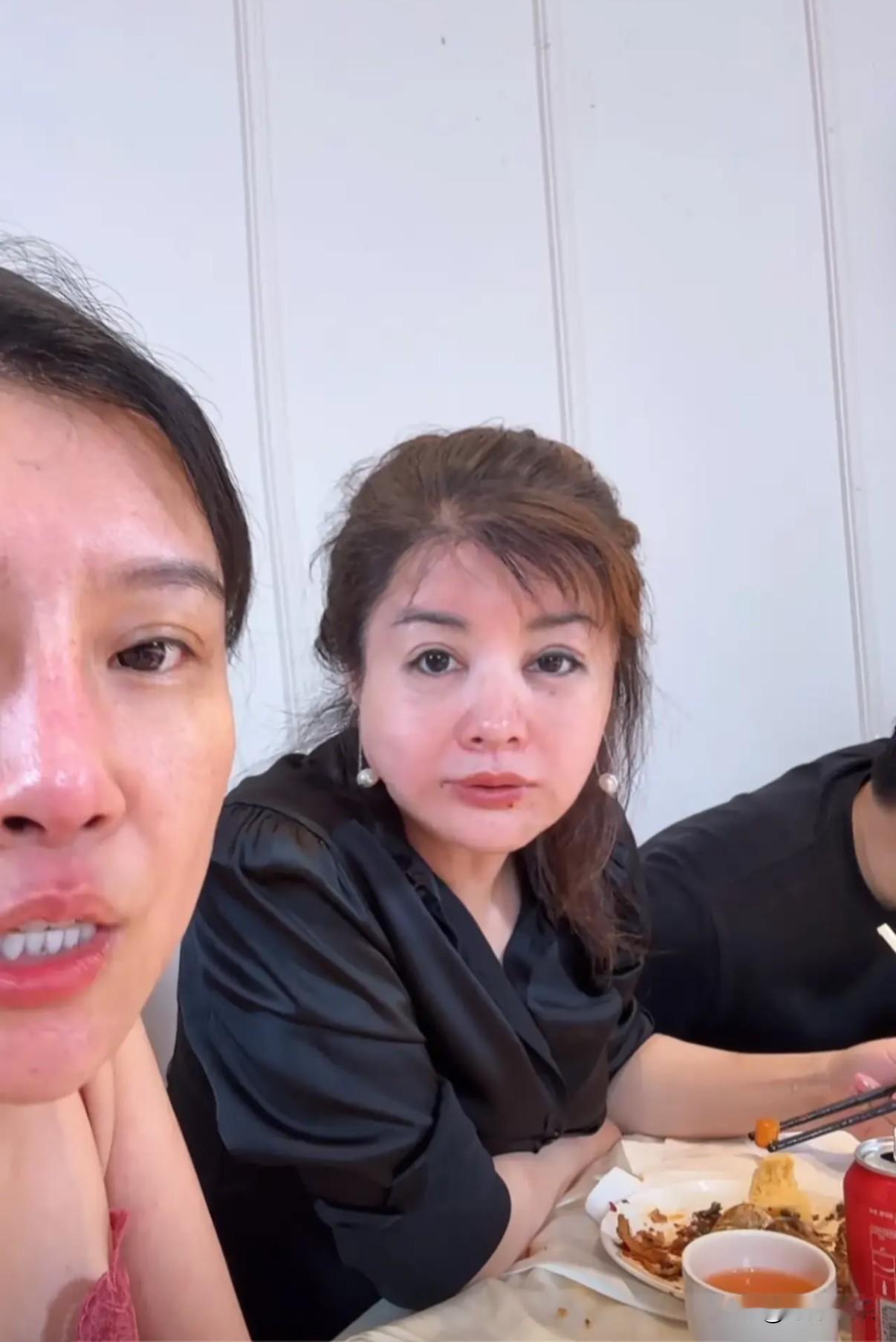 天塌了……快来救救我
前一天才敲定整形手术，第二天就刷到一位网红博主，整个人的样