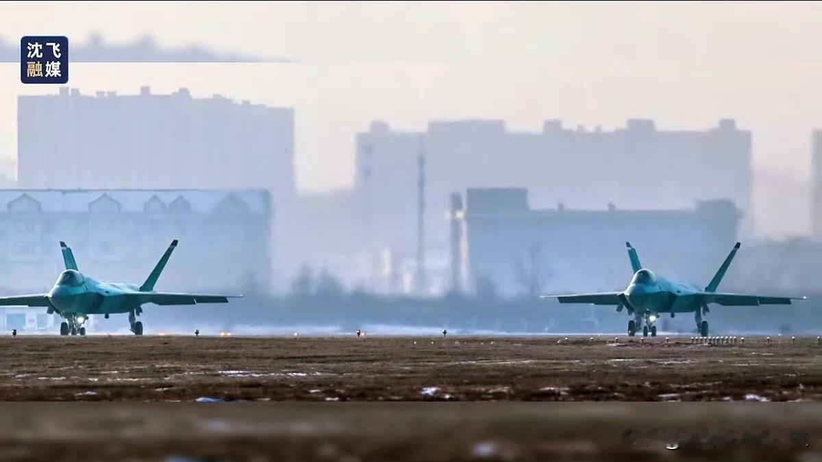 太好了，沈飞歼-35绿皮机新年首飞，这颜值太帅了！[赞][赞][赞]

作为继重