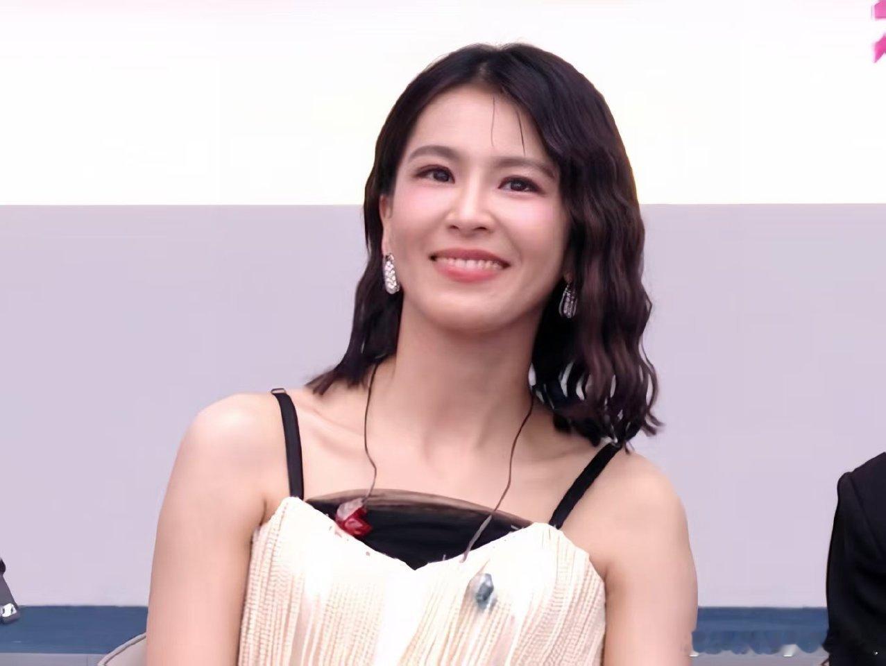 曾沛慈感谢赵兆照单全收 在赵兆老师编曲的基础上，曾沛慈与叶一茜完全将这首歌唱出了