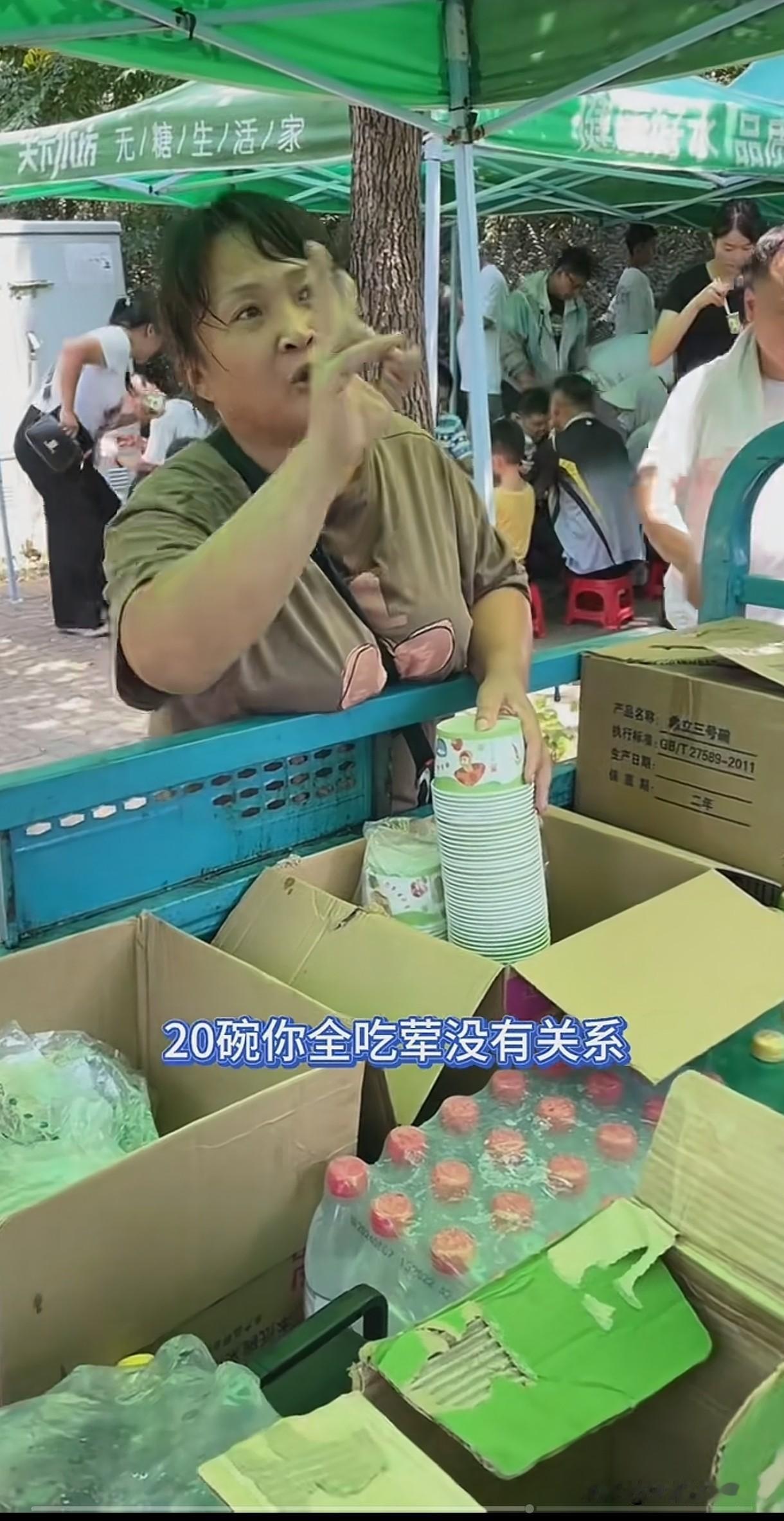 要论自助餐，这回安徽的赢过了苏州。

合肥“10元快餐姐”卖了三十几年自助餐，从