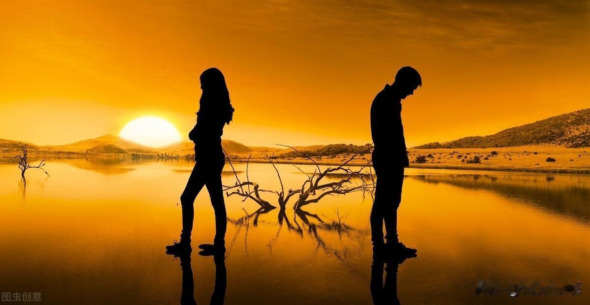 遗失一张购物小票，引发一场离婚闹剧，男人一宗眼色，挽救了自己的家庭。
 
早上，