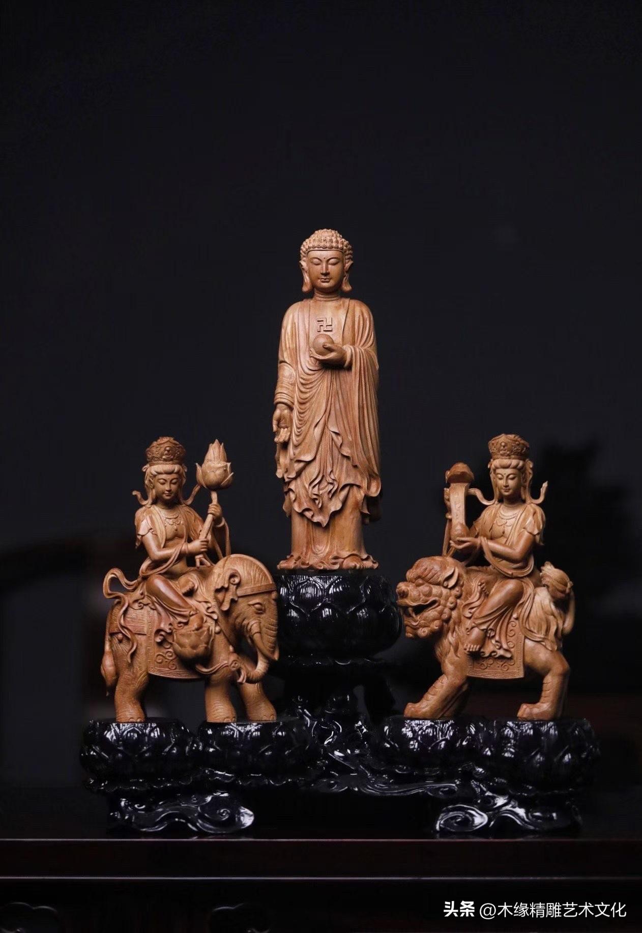 一组三圣，三种修行。

释迦居中，慈悲安然；文殊乘狮，智慧如炬；普贤骑象，愿行无