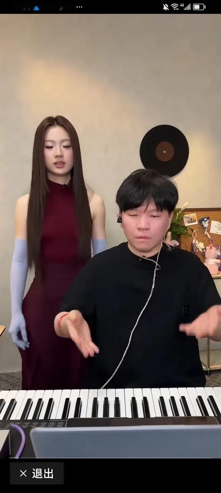 不可否认常石磊是一个出色的音乐人。
有很多歌手都找他编曲。
但是对于他那些莫名其