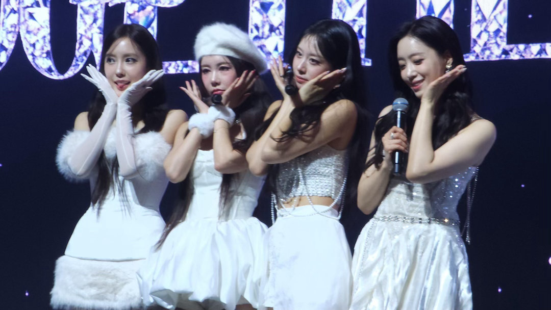 皇冠女团空降上海梦回二代 《Bo Peep Bo Peep》的猫爪舞、《Roly