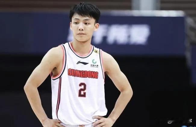 徐杰今天打了47分19秒，全场就休息了41秒。不是亲生儿子就是不一样，杜锋敢这样